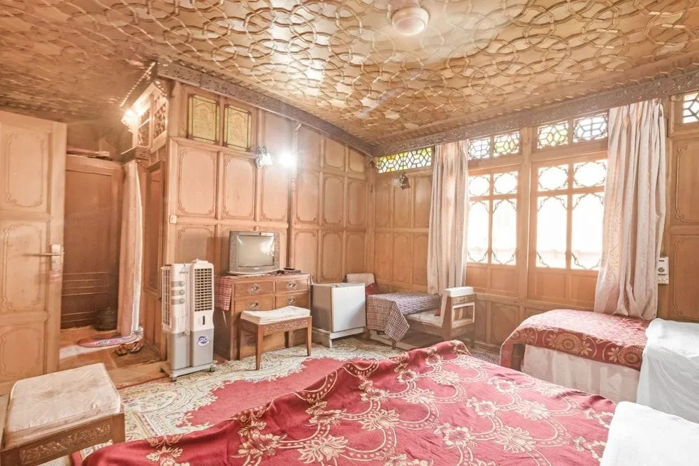 GuestHouser 3 BHK Houseboat d520