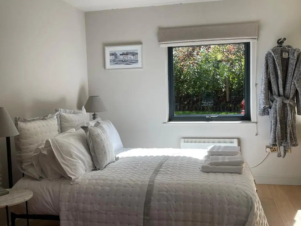 Studio Acorn private parking and garden