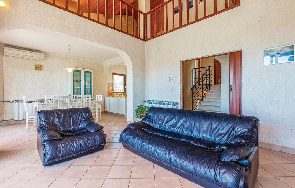 Nice Home In Dramalj With Wifi