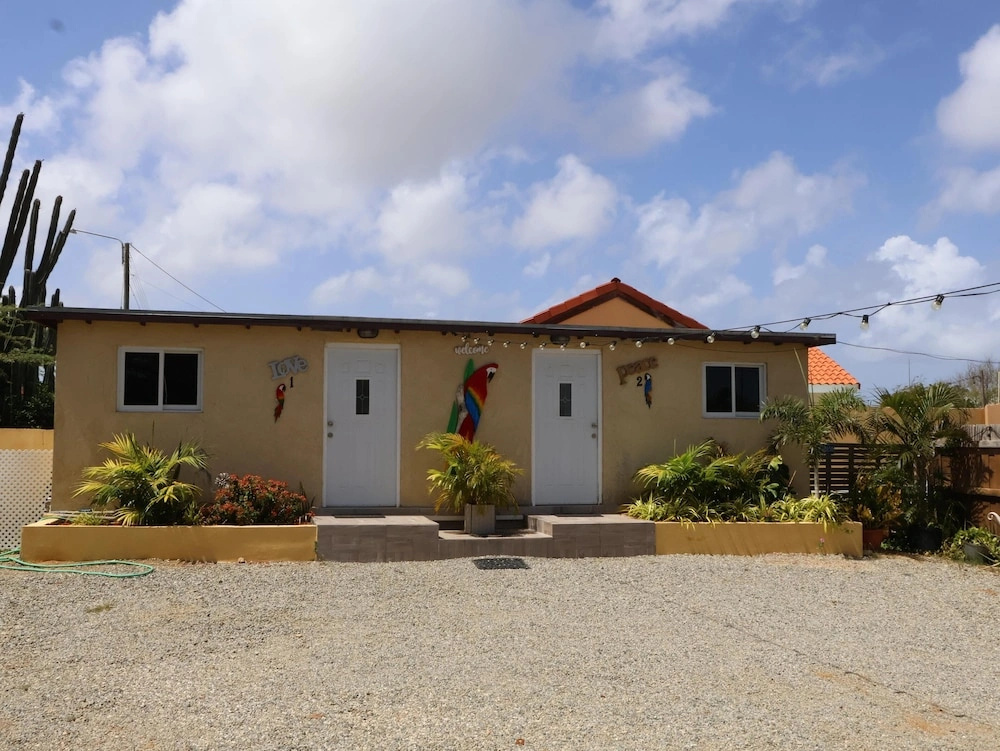 Peace vacations rental aruba