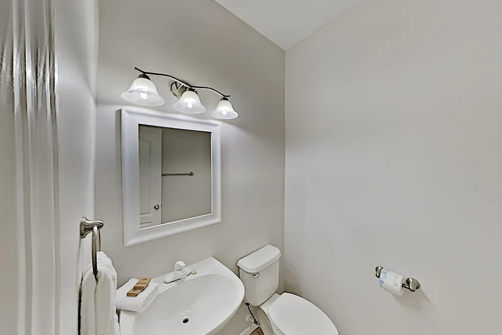 1387 W Lagoon Ave Home 3 Bedrooms 2 Bathrooms Home