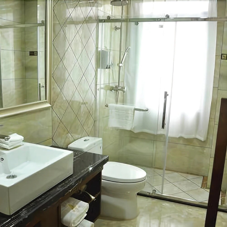 Dennis Holiday Hotel