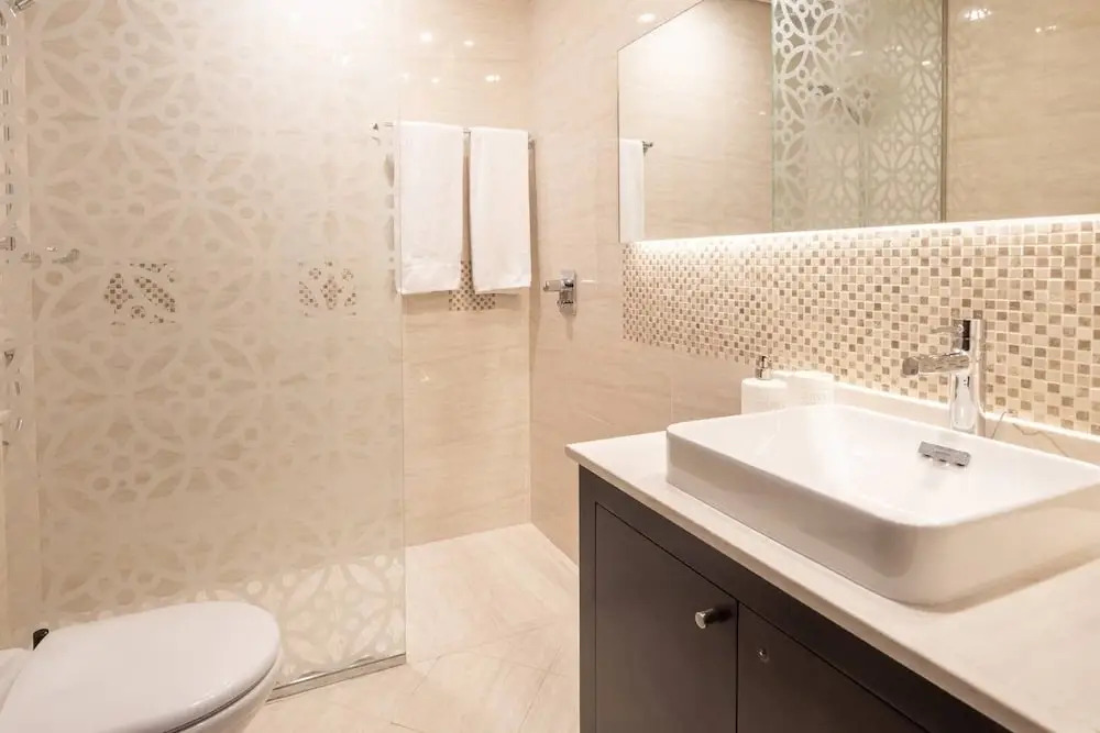 Luxurious Living In This 2BR With Study in Downtown Dubai - Sleeps 5!