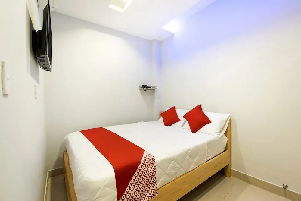 White 1 Hotel by OYO Rooms