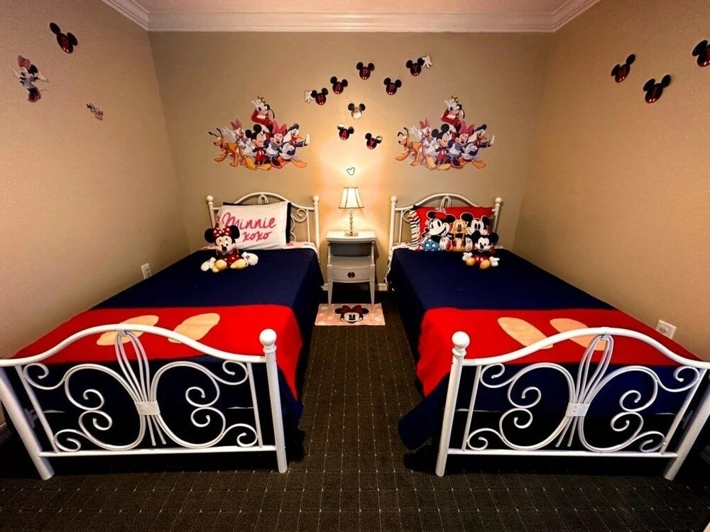 Wow! Themed Home 4 Bd Pool 12 Miles To Disney 4 Bedroom Villa by Redawning