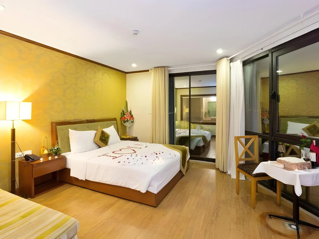 Sunset Westlake Hanoi Hotel