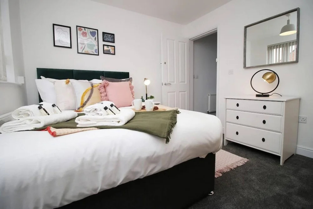 Isla House - Newport City Centre - Sleeps 7