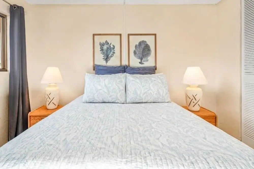 Menehune Shores, #517 1 Bedroom Condo by RedAwning