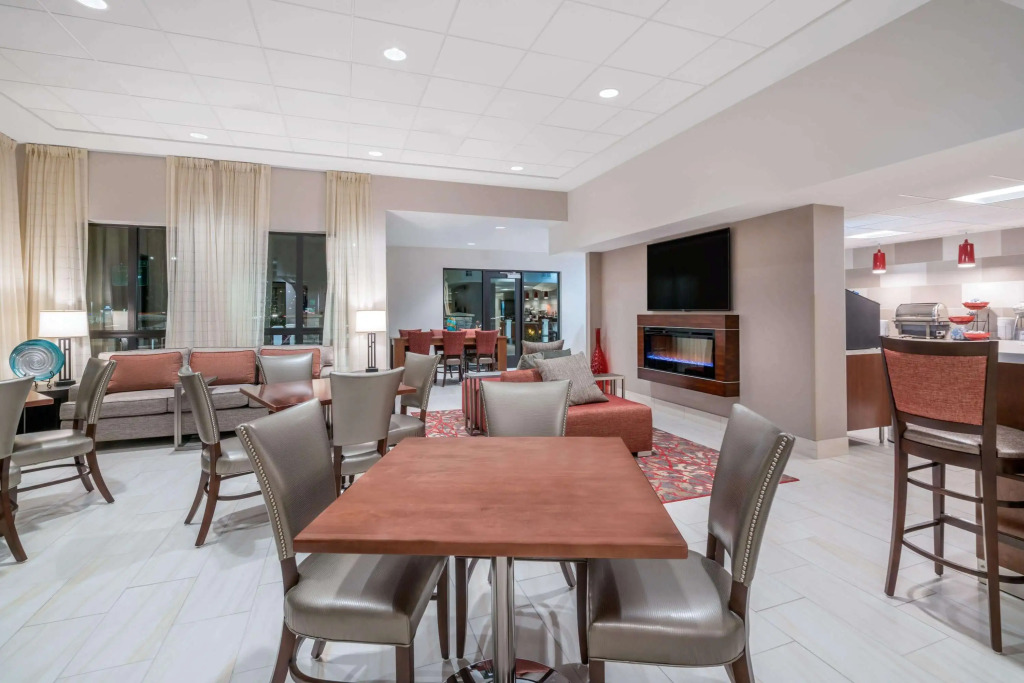 Ramada by Wyndham Minneapolis Golden Valley