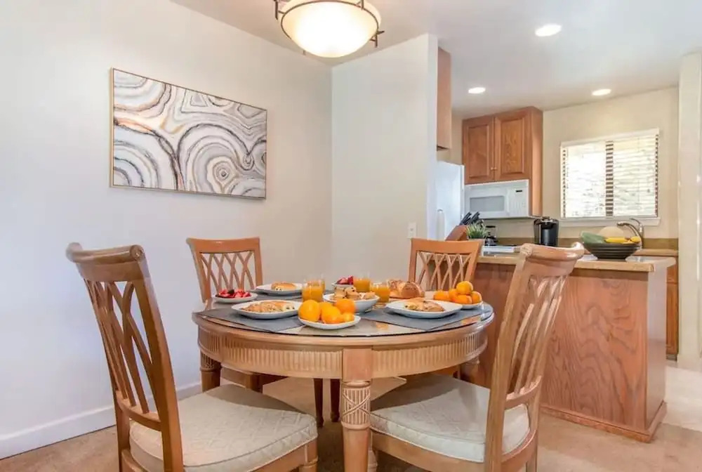 2BR Near Wineries Golf Course View Parking