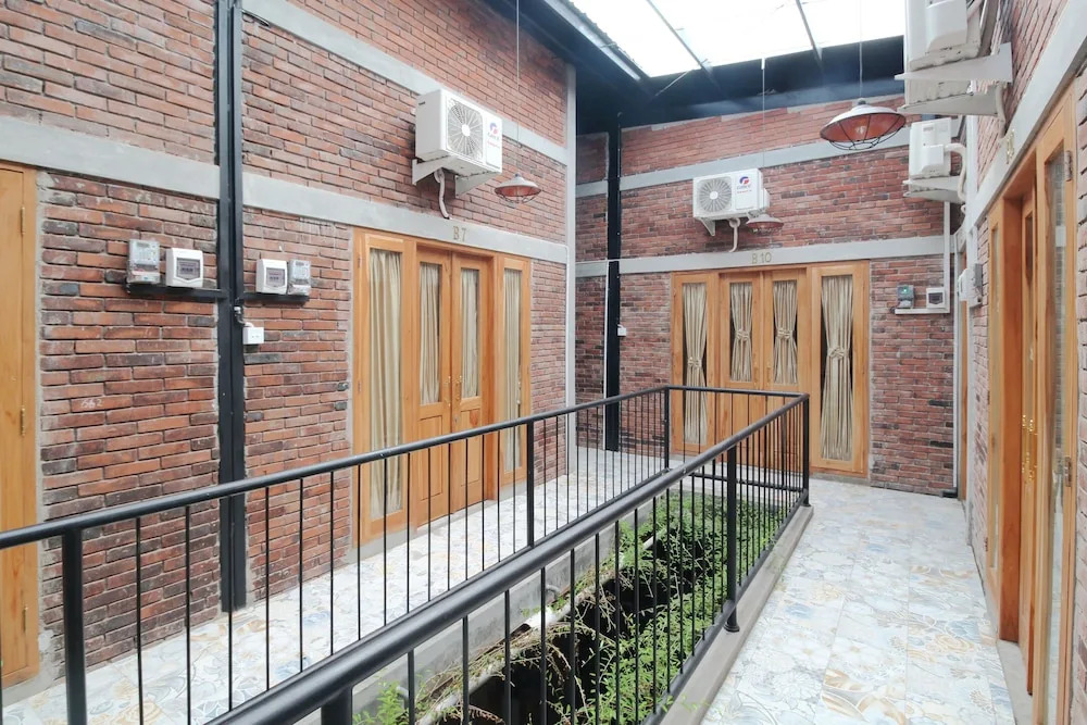 Airy Bandara Ahmad Yani Hanoman Tujuh 26 Semarang