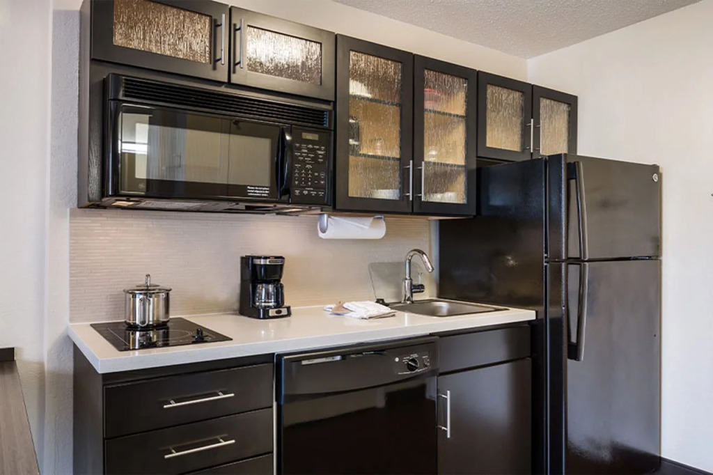 Sonesta Simply Suites Detroit Warren