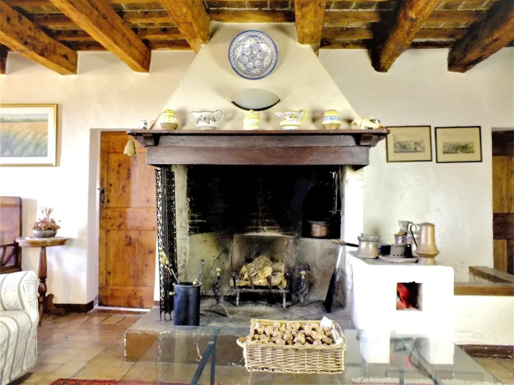 Mansion with 4 Bedrooms in Casenuove, with Wonderful Mountain View, Enclosed Garden And Wifi - 19 Km From the Beach