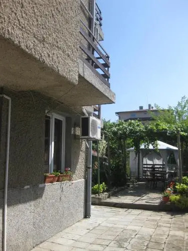 Rosi Guest House