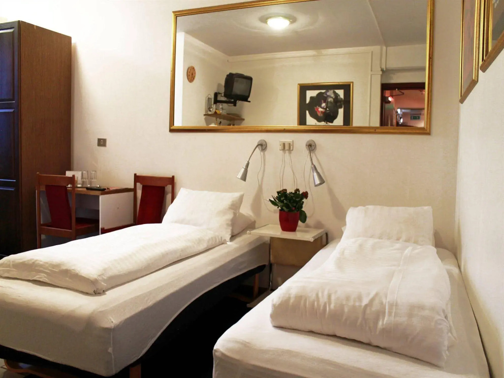Hotel Adam