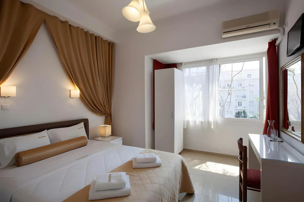Metropolis Hotel