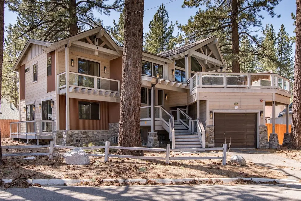 Ski-centric 4br W/ Hot Tub 4 Bedroom Home