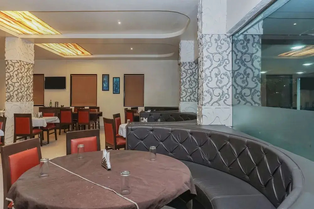 OYO 24674 Hotel Rajshree