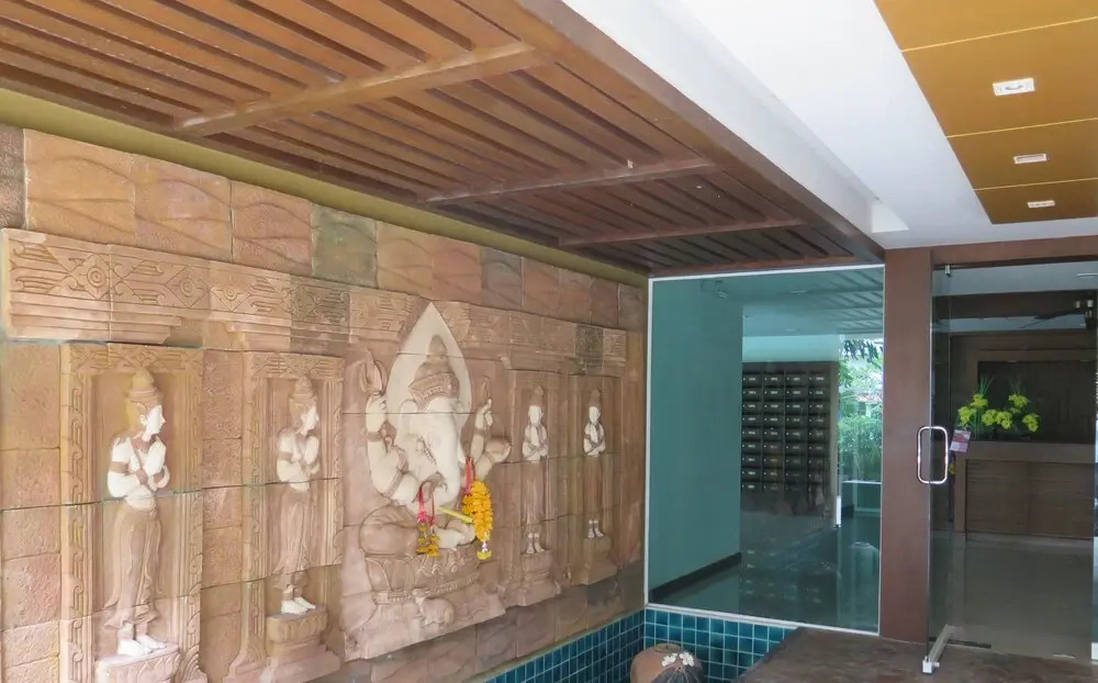 6-30 - 1 Bdr Condo With Balcony and Shared Pool