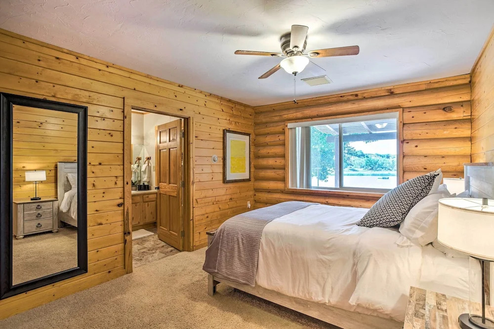 Clifton Retreat w/ Breathtaking Mt Backdrop!