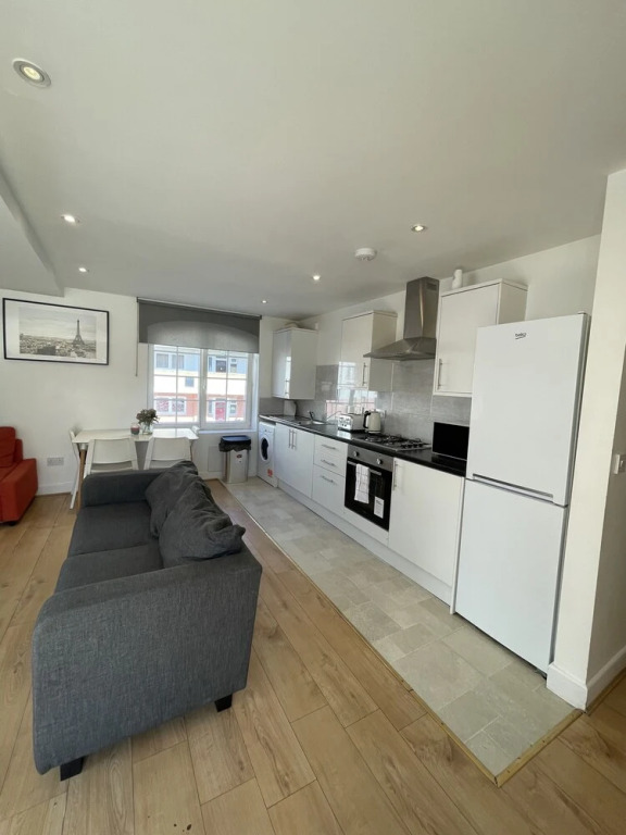 Impeccable 3-bed Apartment in London