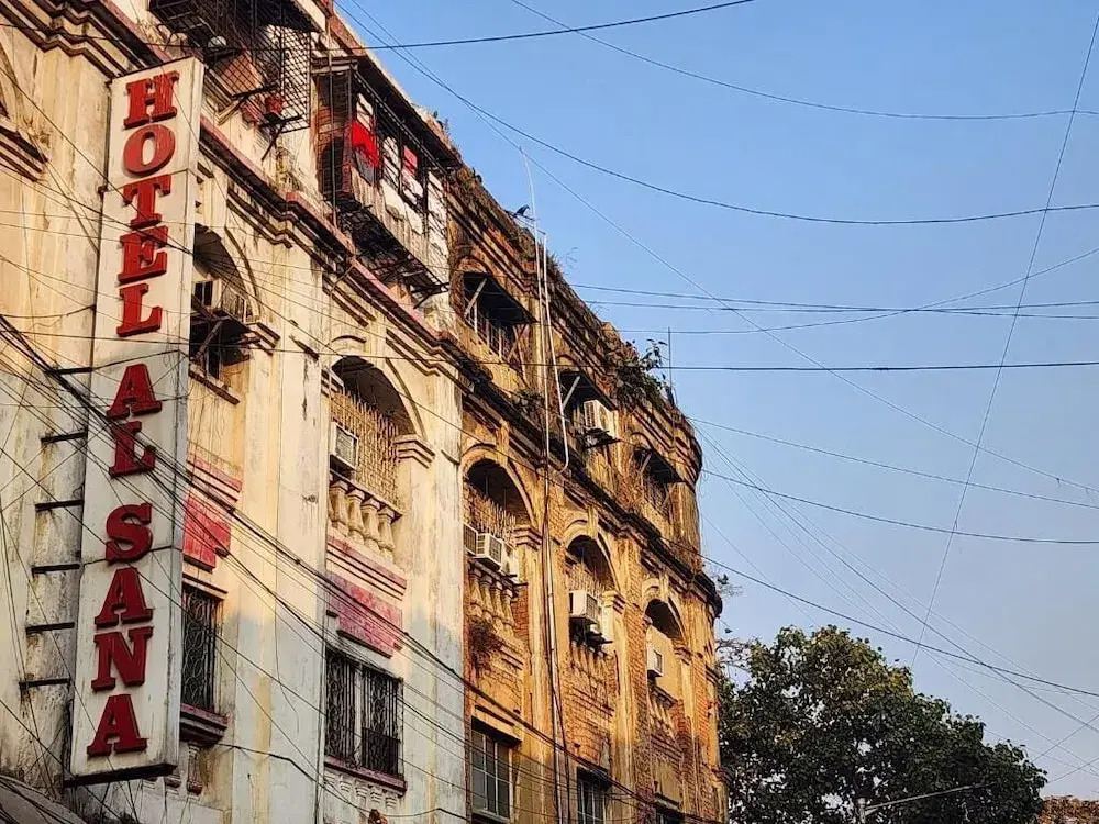 ZO Rooms Esplanade SN Banerjee Road