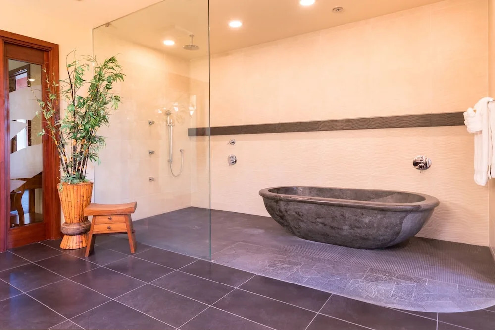 Blue Lagoon 7 Bedrooms 5 Bathrooms Home