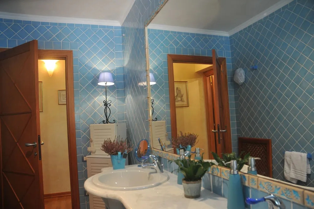 Very cozy, comfortable lanthana villa on 2 floors, independent