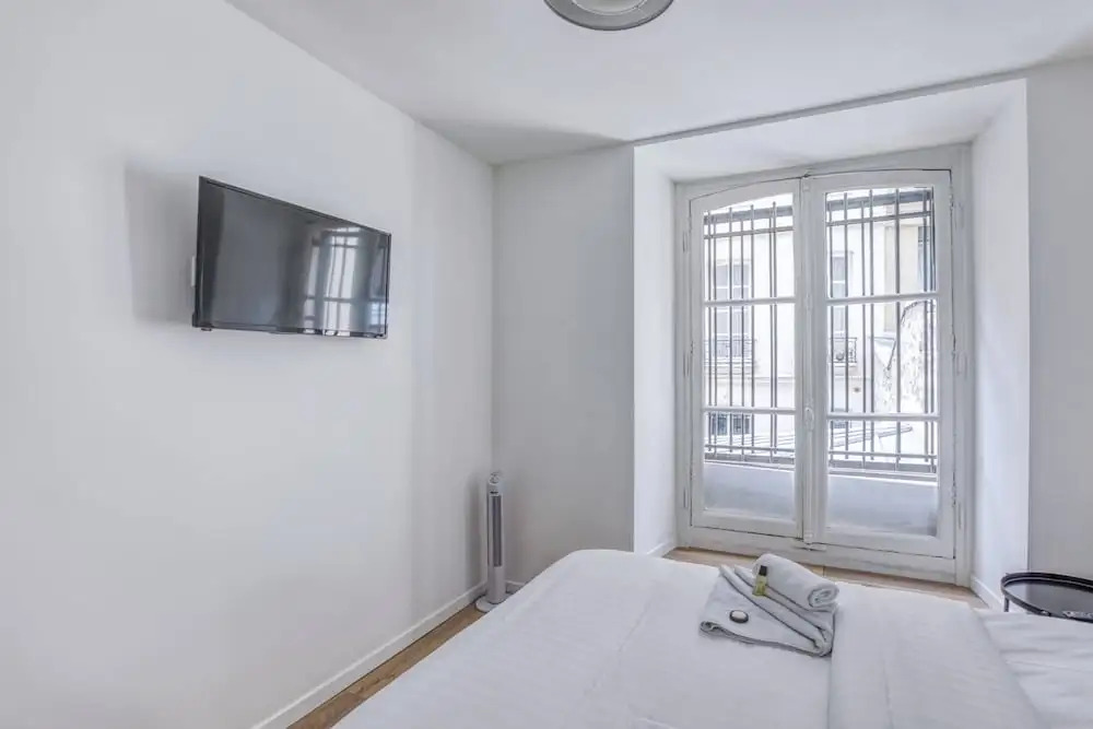 Stunning 3BR Home in the Heart of 10th Arr. Paris!