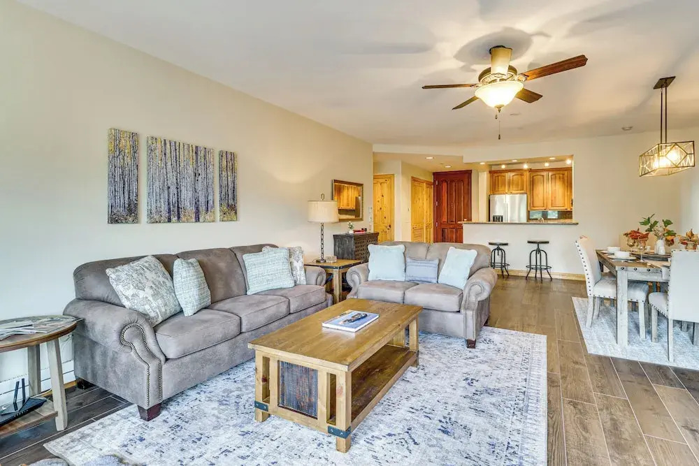 2 Mi to Angel Fire Resort: Luxury Condo w/ Balcony