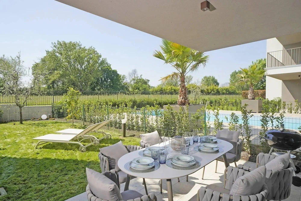 Lagolux in Sirmione With 2 Bedrooms and 2 Bathrooms