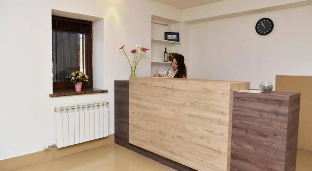 City Hotel by Picnic