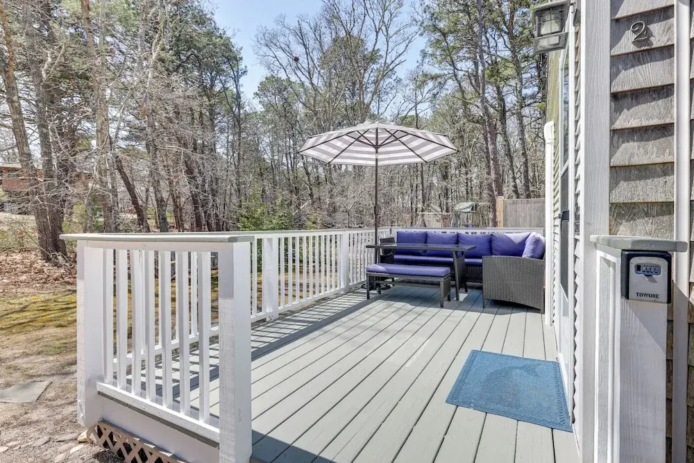 2 Mi to Beaches: Cozy Peaceful Escape w/ Deck