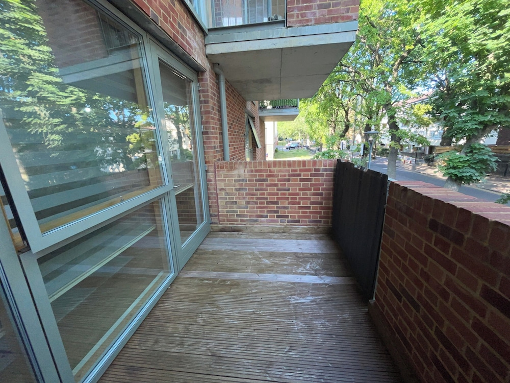 2 Bed-sleeps4-parking-balcony-nearcitycentre