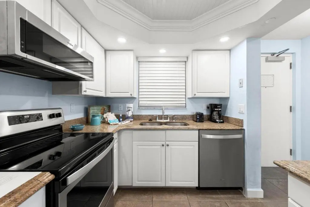 Estero Island Beach Villas 203, 2 BR, Gulf Front, Heated Pool, Sleeps 8