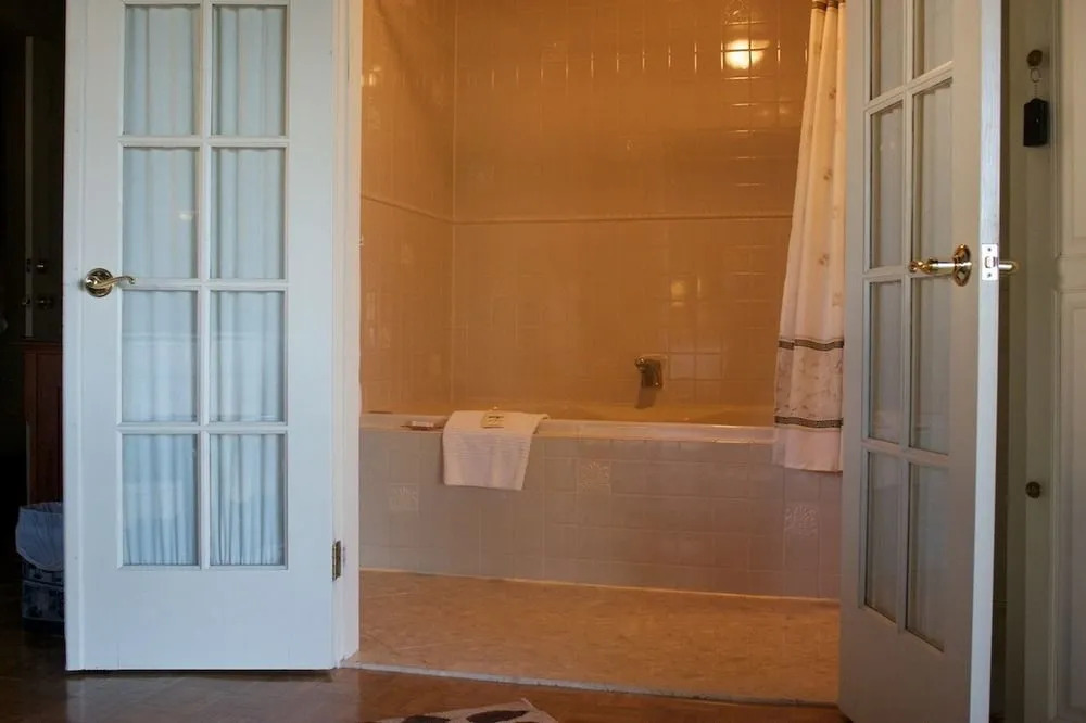 Historic Jacob Hill Inn