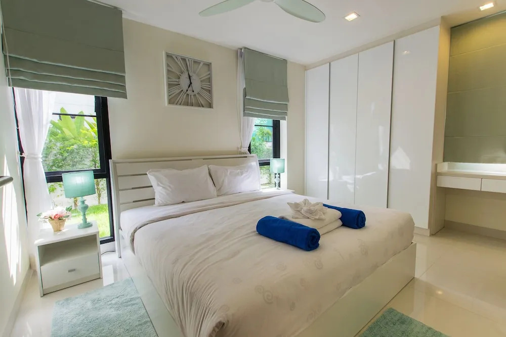 4 Bdr Villa with Cinema in Laguna 800m to Beach