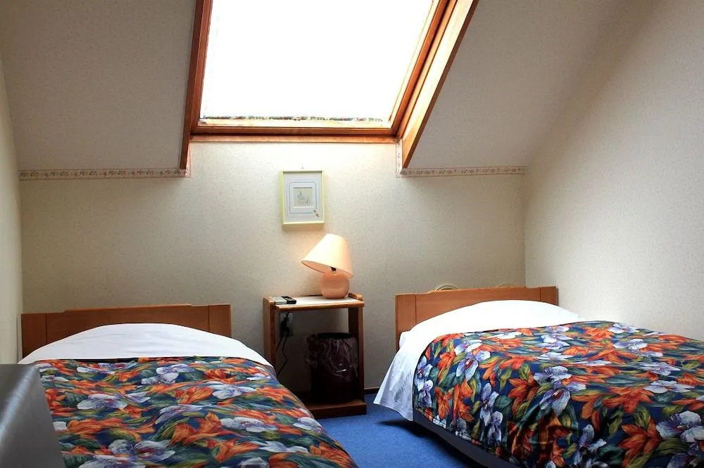 Petit Pension Il Elle