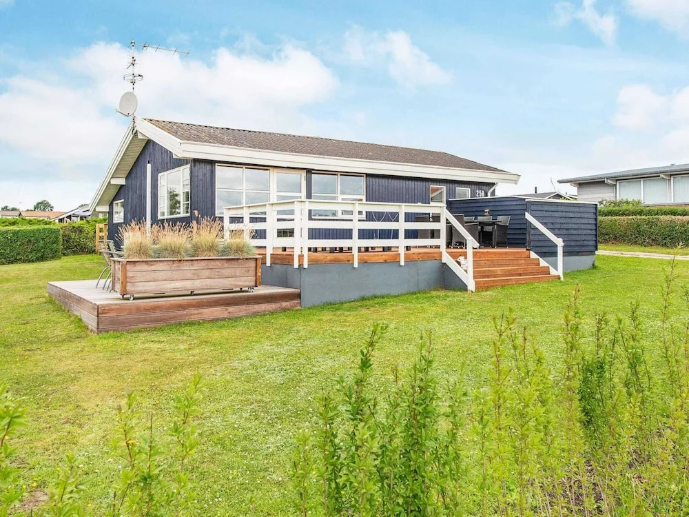 Vibrant Holiday Home in Juelsminde near Sea