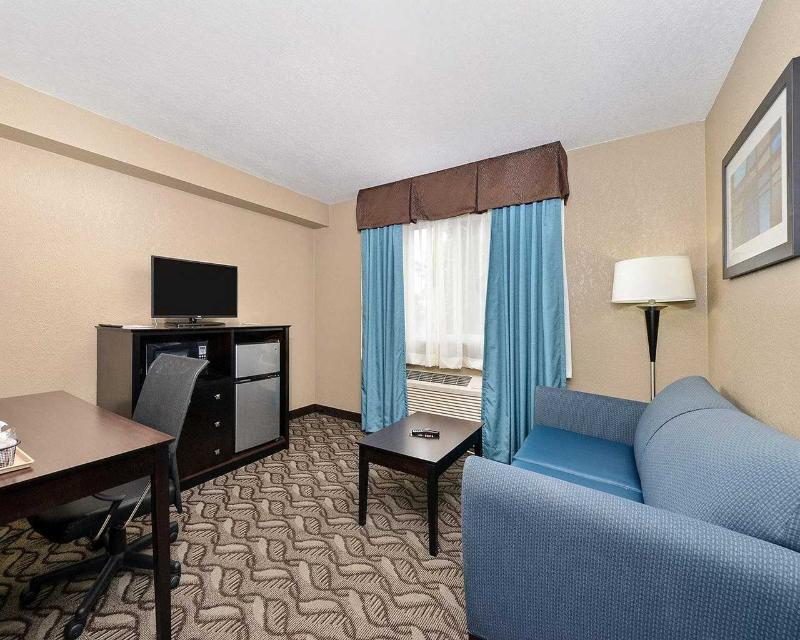 Super 8 Springfield South