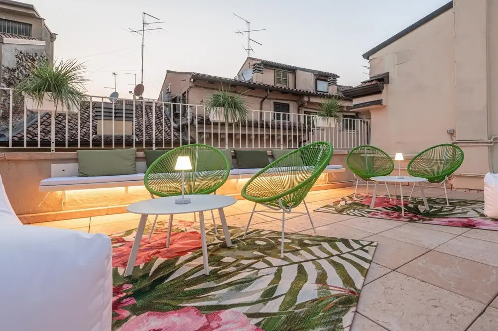 Beautiful Studio Flat With Balcony in Front of Arena