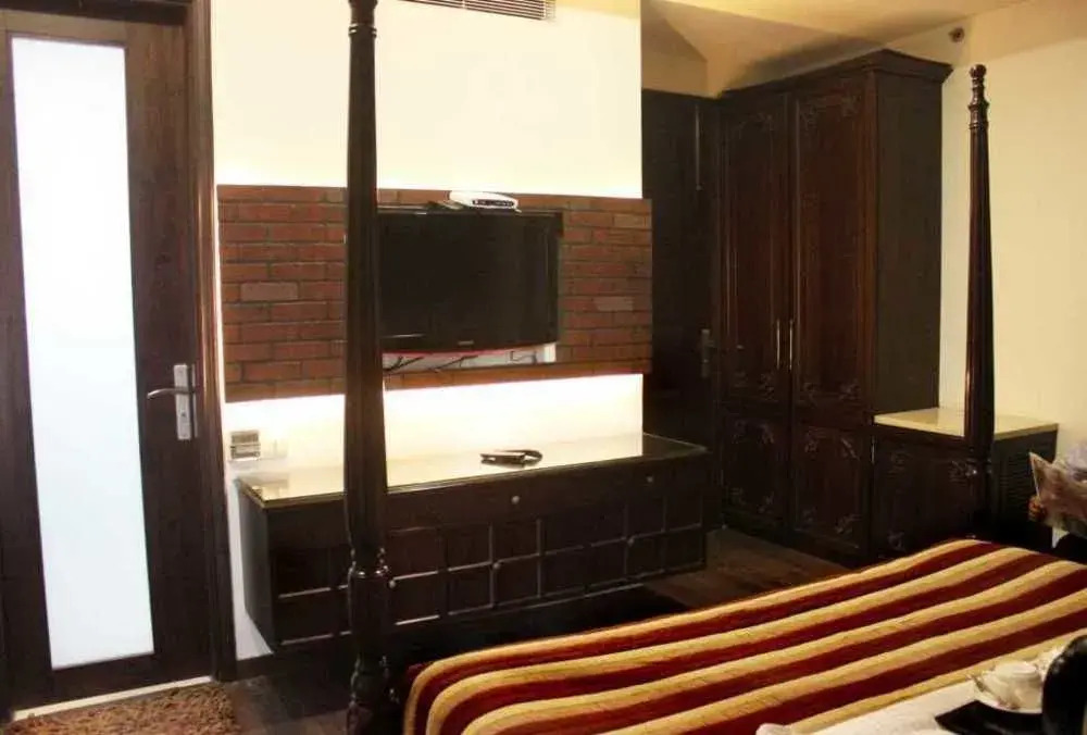 OYO 557 Hotel Lavish Inn