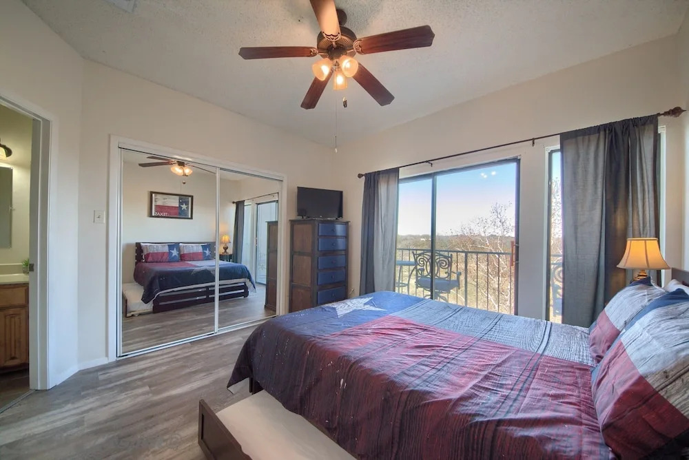 Seele Street River B11 2 Bedroom Condo by RedAwning