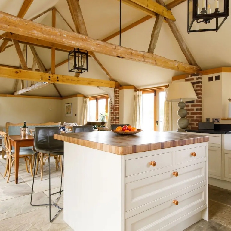 Impressive Country Estate Sleeps 17