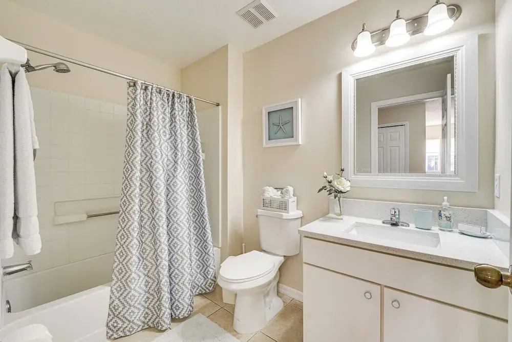 7 Mi to Disney: Kissimmee Poolside Paradise!