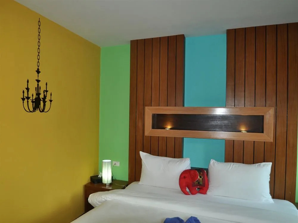Phil Boutique @ Sansabai