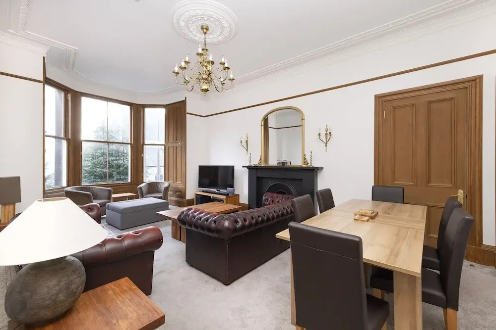 JOIVY 5 Bedroom Apt Near Meadows & George Square