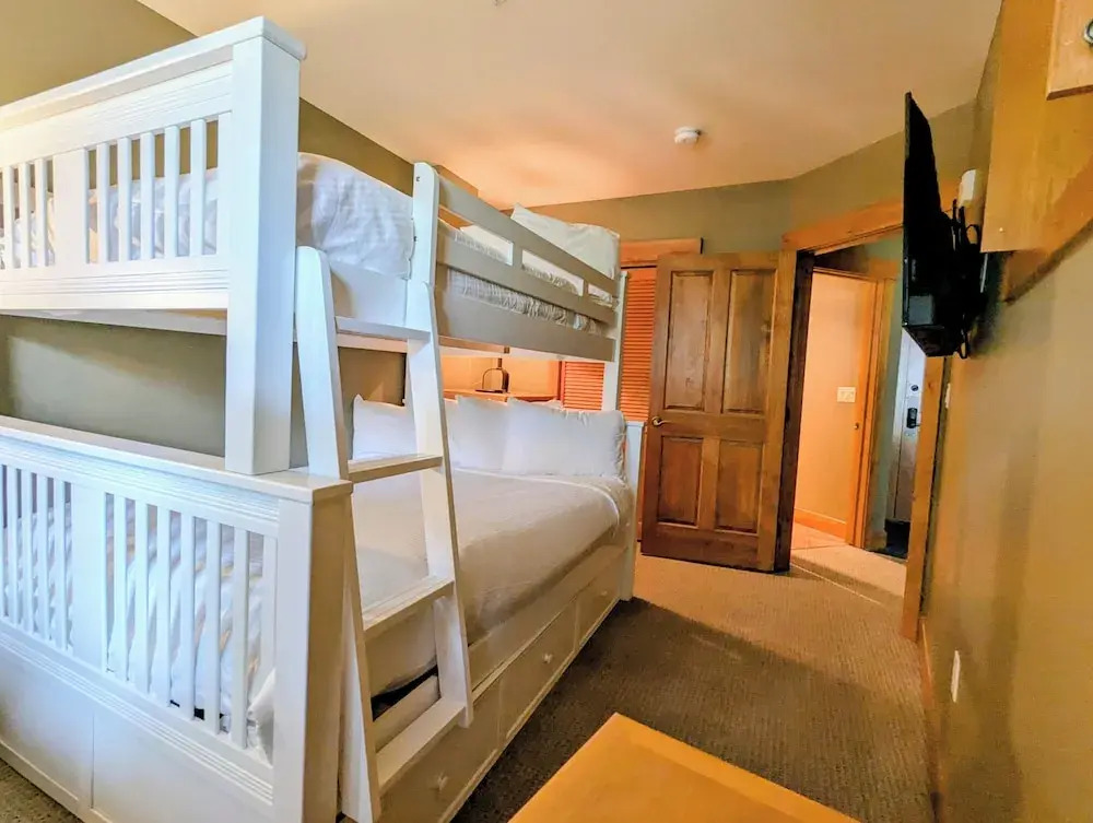 8843 The Springs Condo