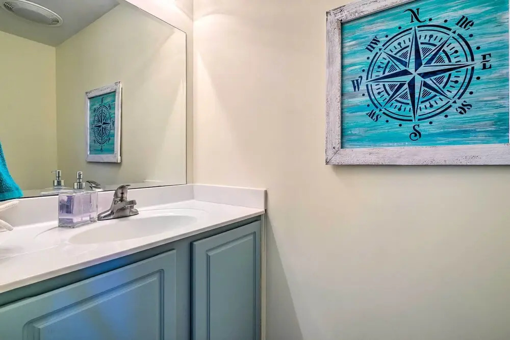 Oak Island Condo - Walk to the Beach!