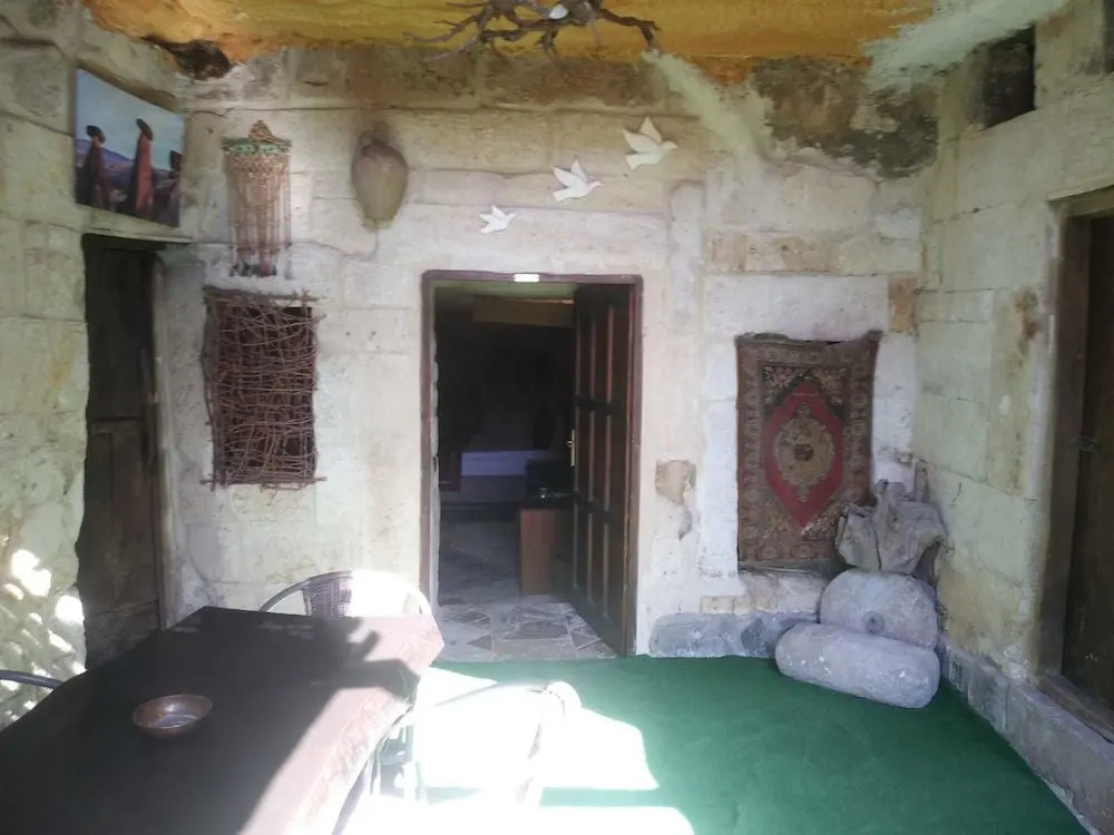 Naturels Cave House